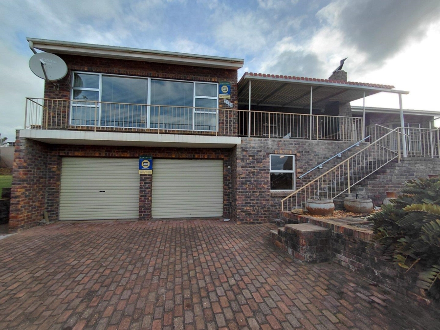 4 Bedroom Property for Sale in Wavecrest Eastern Cape